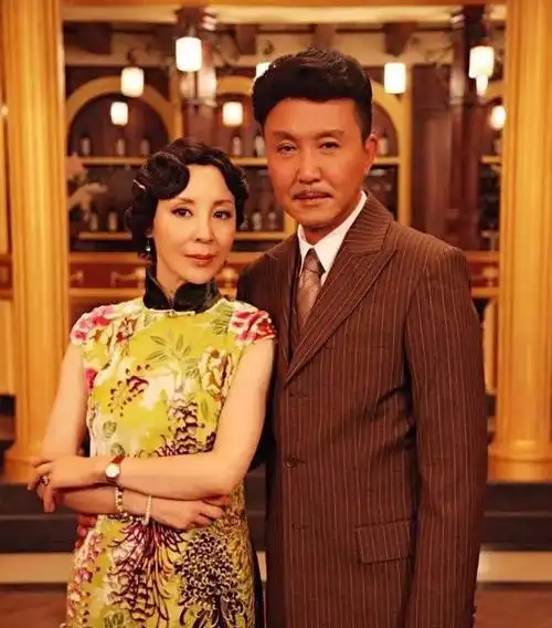 演员李海洋图片,何冰妻子李海洋(个个将妻子捧在手心)