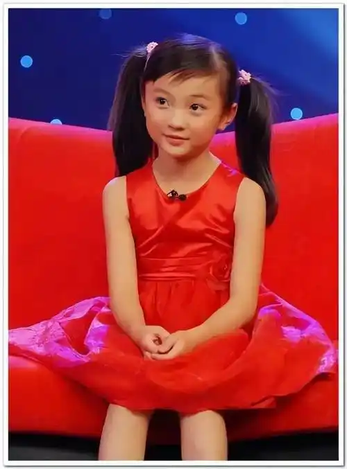 160的张子枫,同框164的章子怡,瞬间被碾压,谁谎报身高?