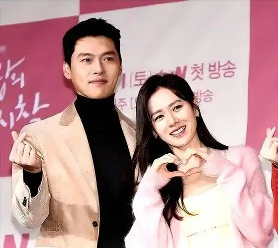 玄彬孙艺珍日本约会被拍,41岁玄彬不修边幅,两人眼神拉丝好甜啊_照片