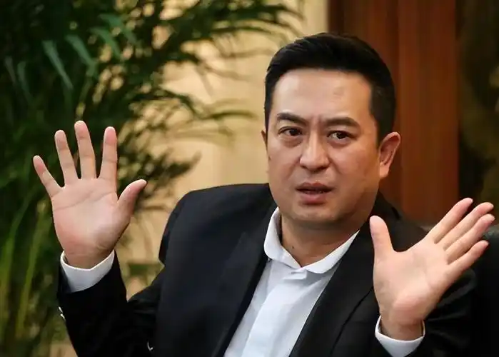 张嘉译恐怕不会出现在大荧幕前,50岁的他为什么选择退出娱乐圈?(图4)