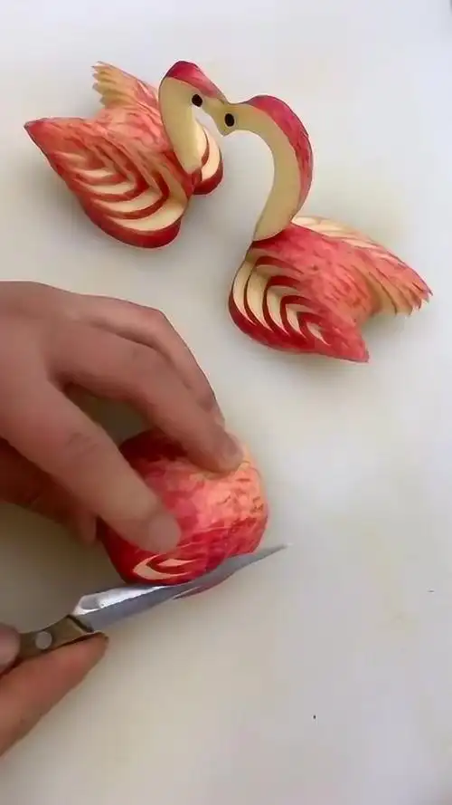 爱情小鸳鸯苹果切法