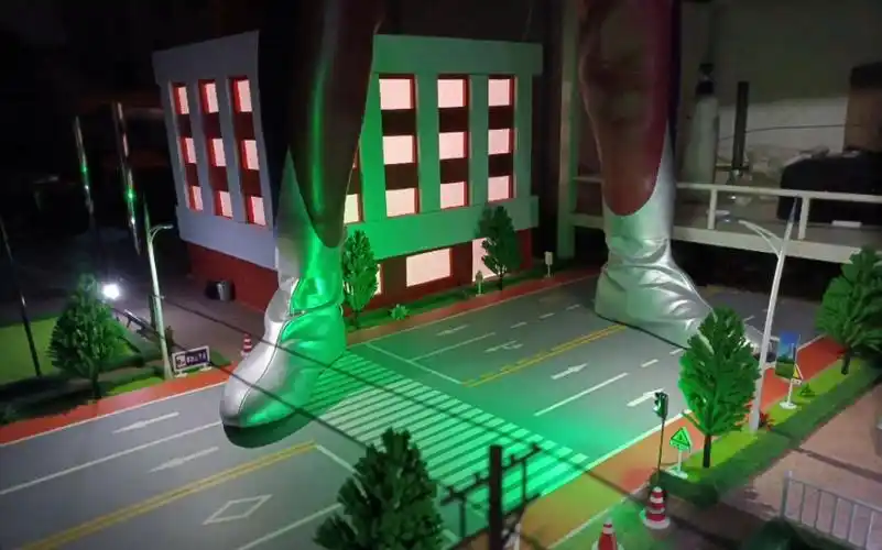 自制配奥特曼皮套城市场景做的不好不喜勿喷谢谢