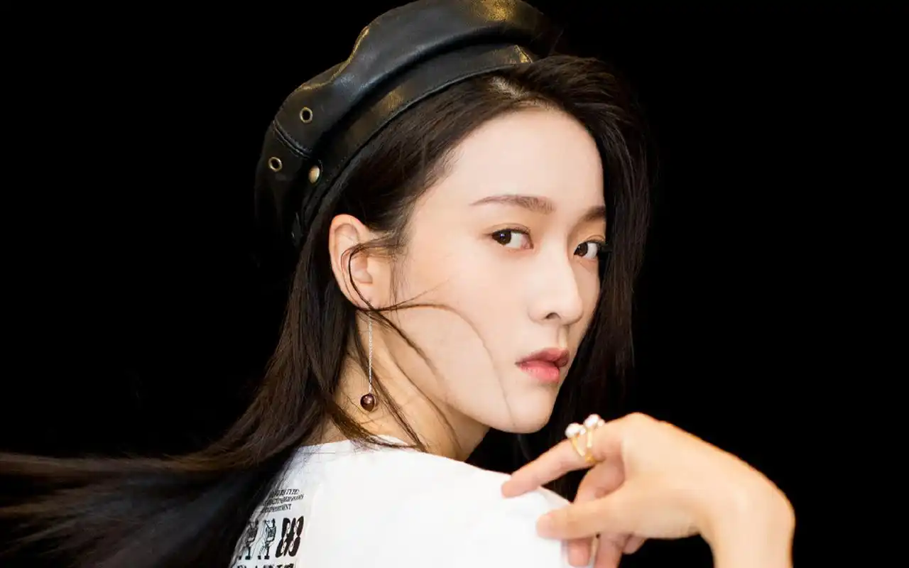 张雪迎清新简约写真图片壁纸