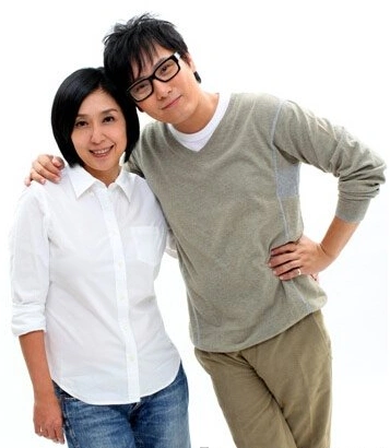 【图】张信哲老婆黄韵玲曝光 揭秘张信哲情史