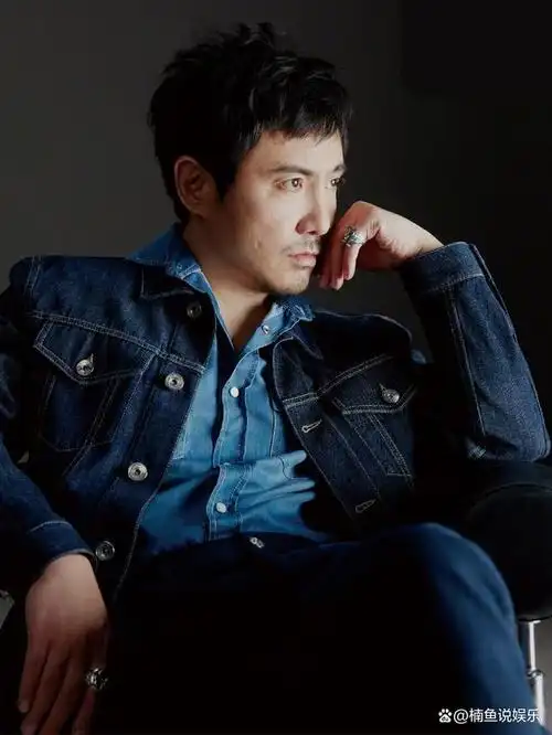 沈腾重回颜值巅峰!拍写真棱角分明男人味十足,撞脸钢铁侠扮演者