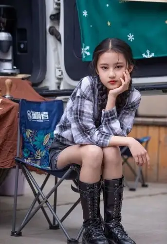 鹿晗妹妹"整容式"长大,逆袭成气质女神,难怪薛之谦也宠她_王源