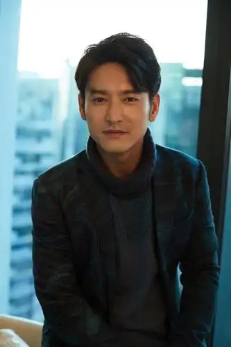 袁文康亮相嘉人盛典温润如玉彰显绅士风度