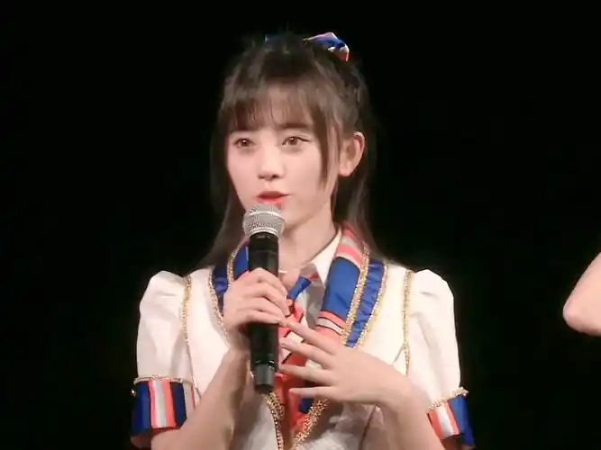 早期可爱的小菊花 鞠婧祎