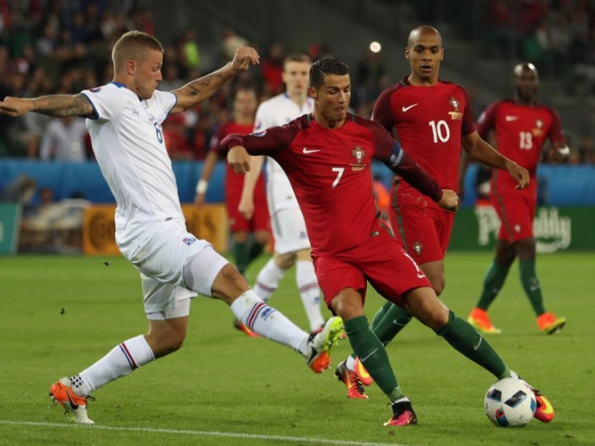 欧洲杯-葡萄牙1-1憾平冰岛 纳尼破门c罗哑火