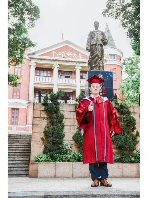 说真的初时接单没想到这么多人而且毕业生还是博士生#学士服毕业照