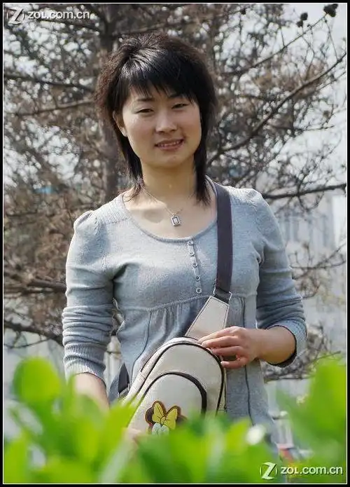 又拍人物,朋友的妹妹,有点像lyc.大家拍砖!