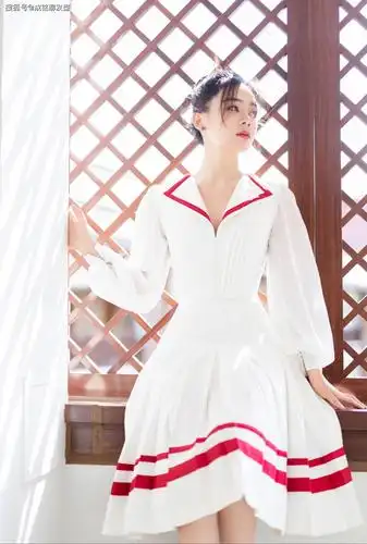 袁姗姗出席活动造型,金色亮片人鱼裙勾勒完美曲线,身材令人羡慕