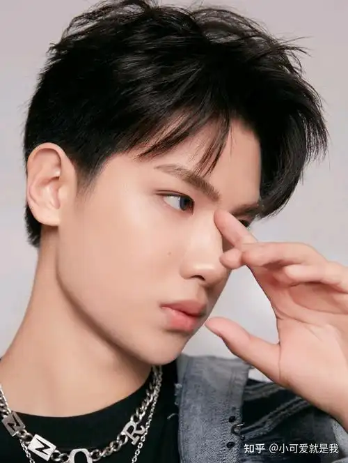 宋茂启解读看了黄明昊才知道圆鼻头也可以很帅气