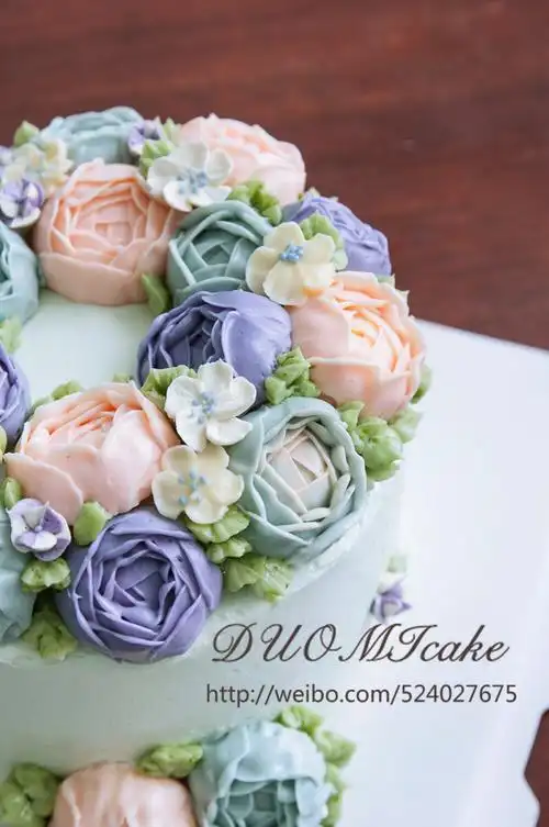 今天蛋糕,韩式裱花蛋糕,花环蛋糕,超喜欢这样清爽的搭配,实物比照片更