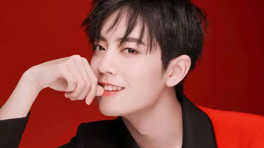 肖战谈走红思想深刻,周震南怕德不配位,偶像都清醒又通透?