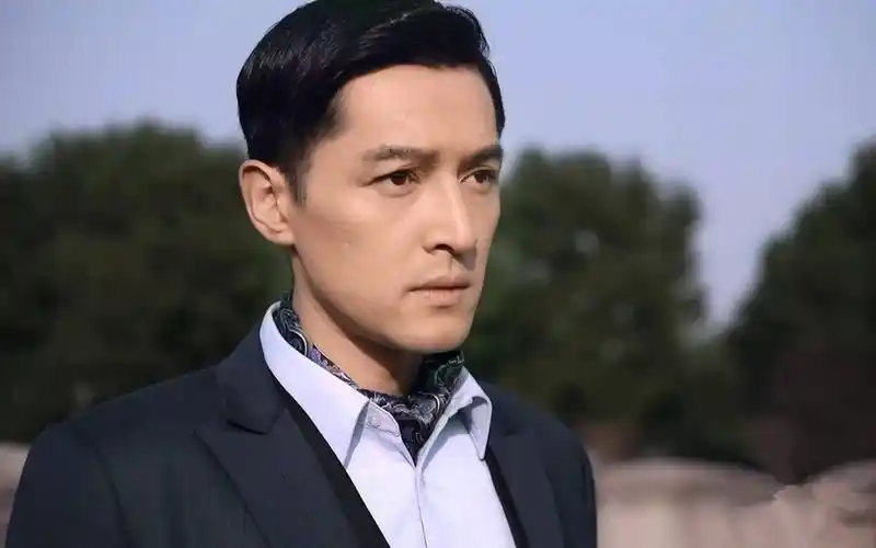 收集了很多胡歌高清壁纸!什么时候看都好治愈,哈哈哈哈