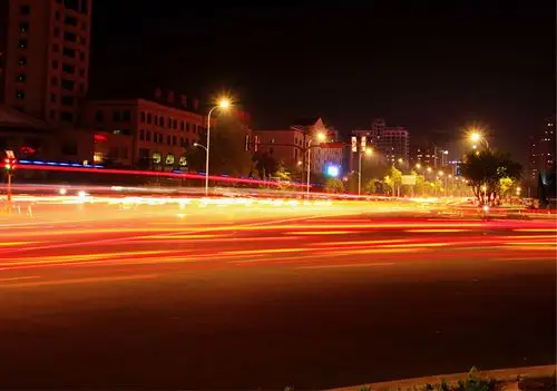 学习中拍摄车流不息和壮观月亮!