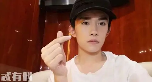 易烊千玺阿深上热搜 阿深是谁深扒个人资料背景照片