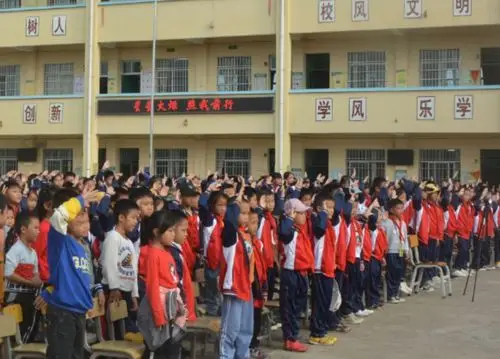 红色基因代代传,争做新时代好队员——武宣镇第三小学《红色传奇》进