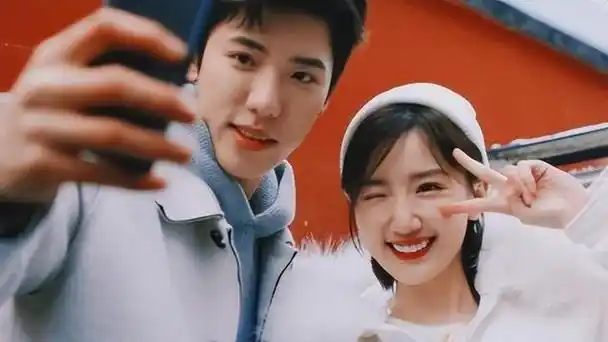 《心想事成》中,毛晓彤又搭档小自己9岁的王子异,出演姐弟恋.