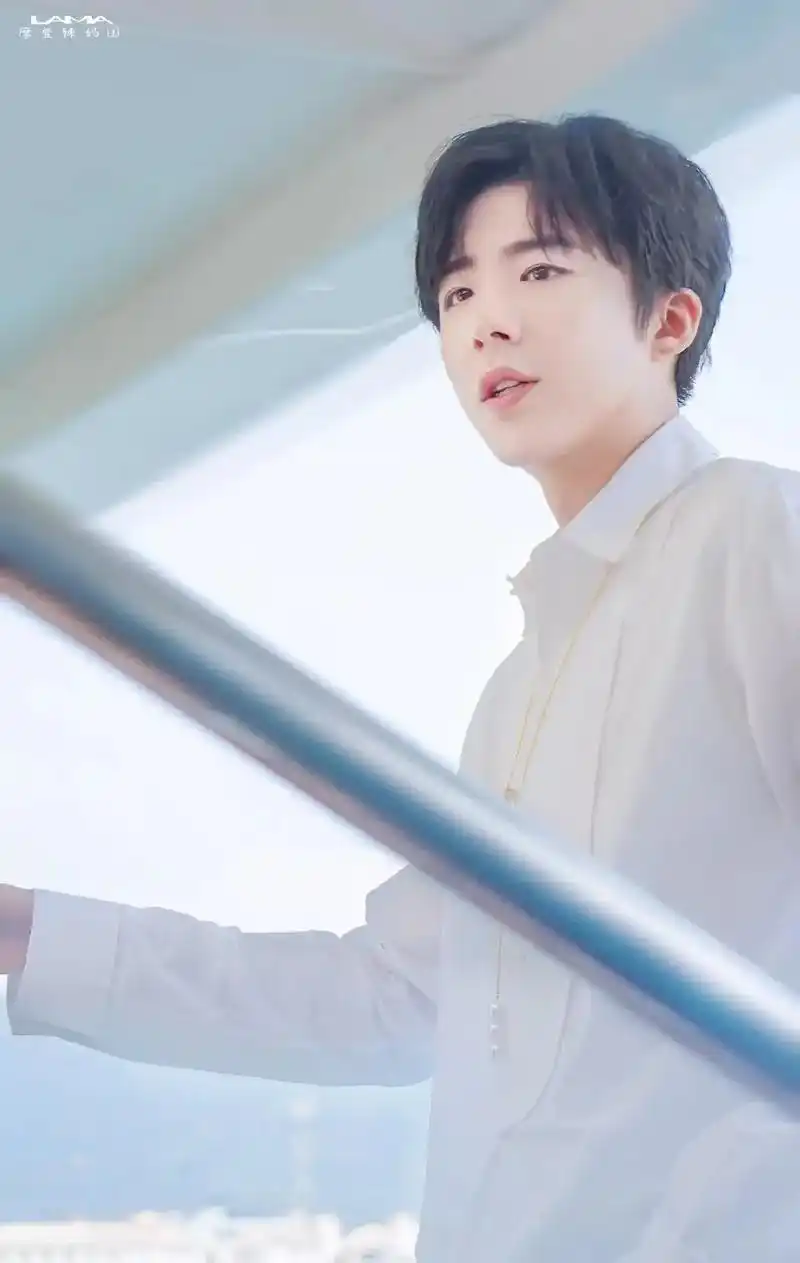 #摩登兄弟刘宇宁 《爱是不放手》🎶,万能封面照🍃🙈# - 抖音