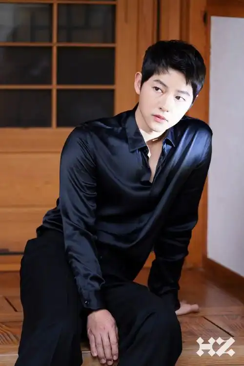 宋仲基超话【高清美图】经纪公司更新宋仲基最新海报高清美图!