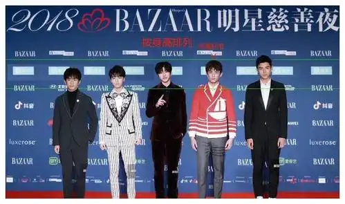 她简直撒谎成瘾