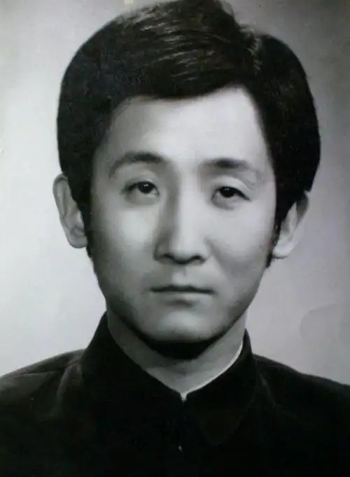 近日,许久未出现在大众面前的著名演员梁天,因为一组照片吸引了无数