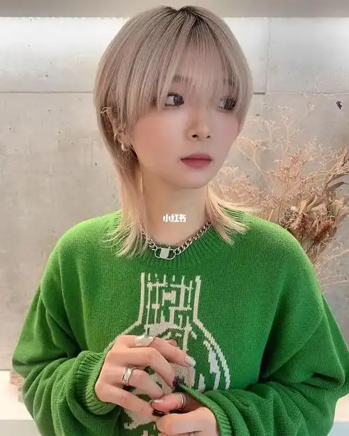 女孩儿必备日系高层次短发