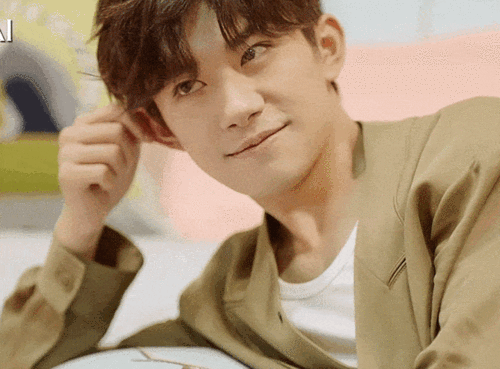 易烊千玺罗莱家纺广告独家花絮上线笑容满分的迷人千崽