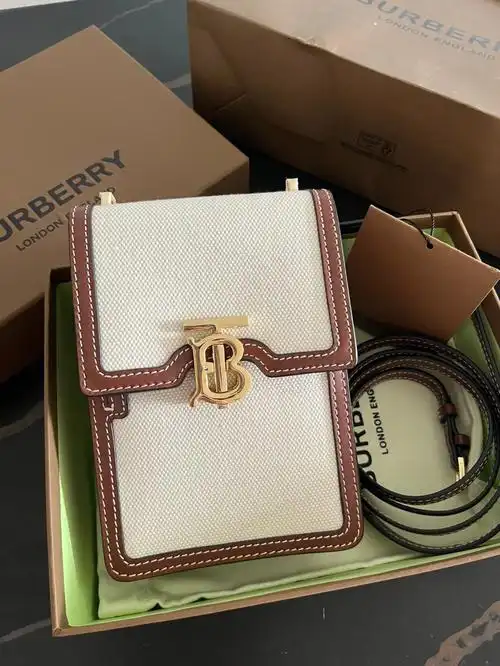 灵感  #巴宝莉  #巴宝莉手机包  #burberry洛宾手机包  #巴宝莉包包