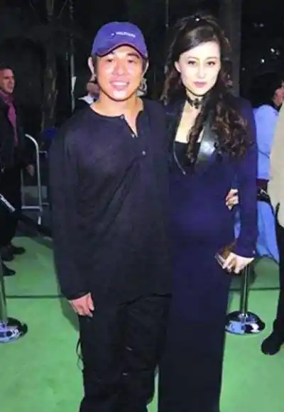 利智却嫁李连杰被独宠20年,今59岁依然美貌_何鸿燊_男人_时候