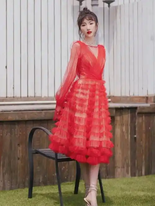 红裙毛晓彤,温柔了岁月_连衣裙_钟晓芹_生活