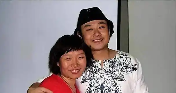 刀郎前妻杨娜:生女40天后抛夫弃女,刀郎爆火后再现,后悔惨了