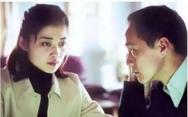 30年前春晚站在朱时茂旁边的女孩,如今火得一塌糊涂,她是谁呢?