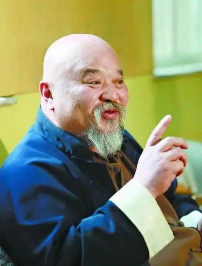 李琦就觉得"掉火坑里"了,他不识谱,学唱段只能靠湖北省歌舞剧院的演员