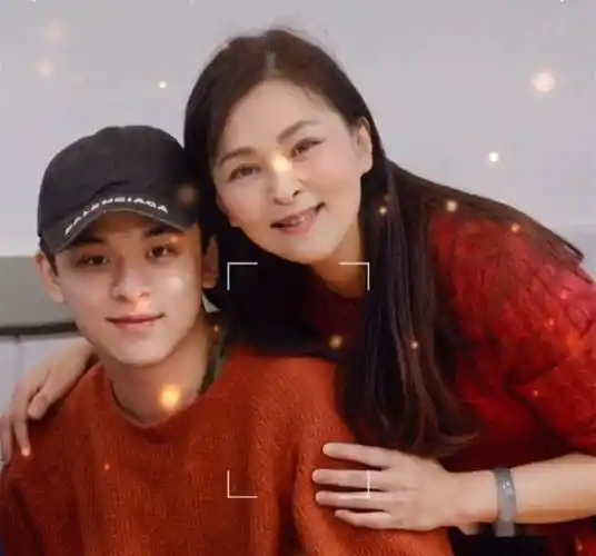 黄志忠:与何音离婚13年,55岁仍单身,前妻带孩子嫁小9岁许云帆