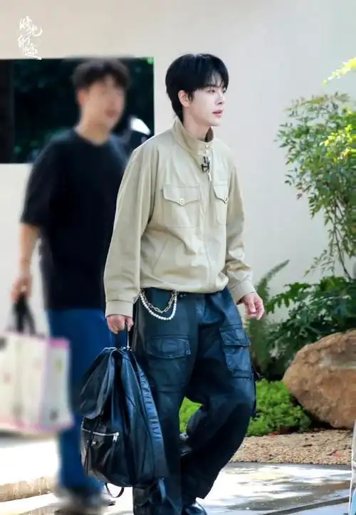 井胧,胡夏,尤长靖,宁桓宇,这四人组成的团队犹如一颗璀璨的星辰,各自