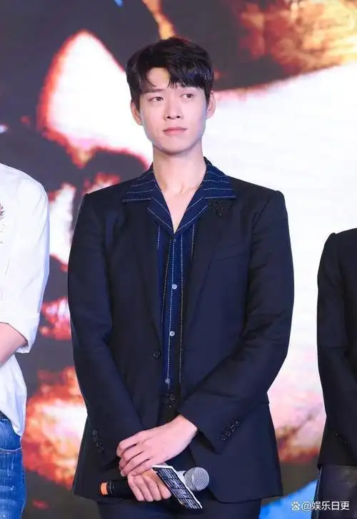 事实证明杨幂秦岚接连沦陷魏大勋才是真正的人间清醒