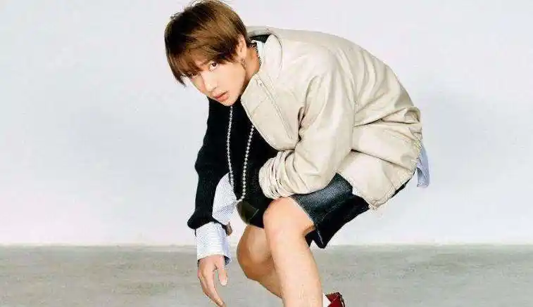 王一博手长脚长长得帅随便做做动作身姿飘逸美感十足