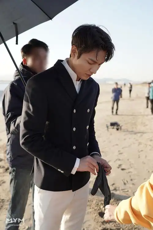 > 李敏镐帅气花絮照图片(13/14)