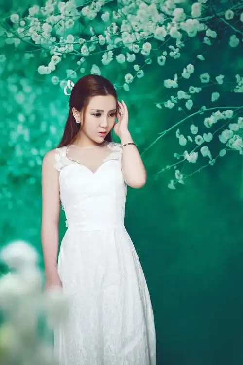 此次新歌由华语乐坛唱作型女歌手王曼力担任全程制作.