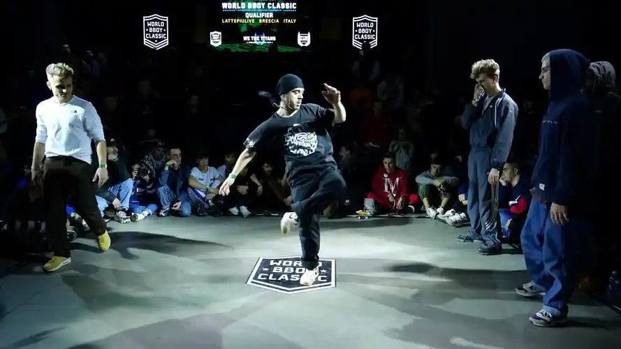 首页 街舞种类 地板舞(breaking) > 正文