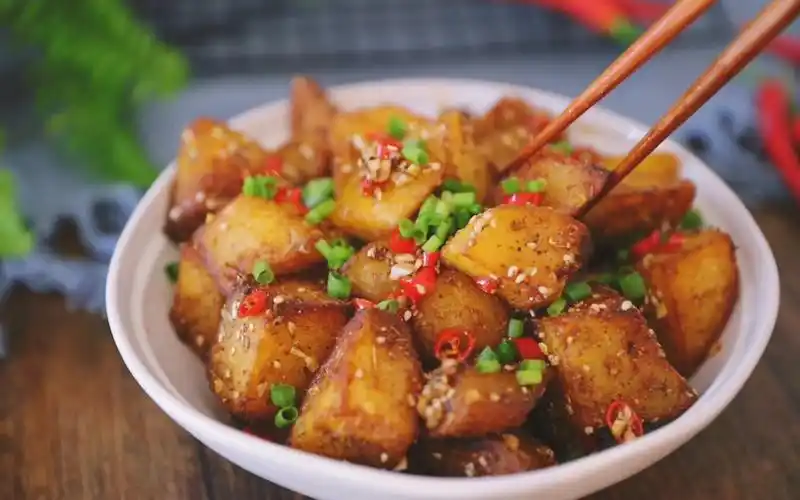 香喷喷的油炸土豆在家也能吃出逛夜市的快乐