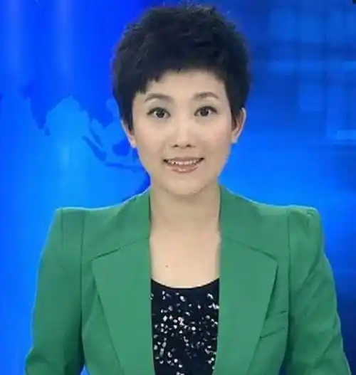 原来这两位电视主持是夫妻,低调16年,两人生活幸福,现儿女双全_郑天亮