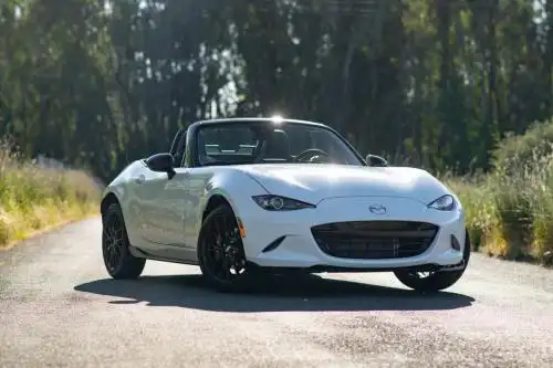 不死的马自达mx5miata始终是穷人跑车