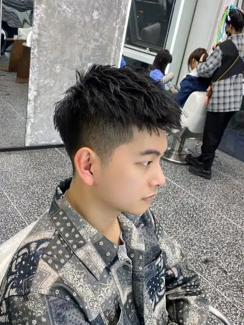 前刺男生发型男生摩根烫