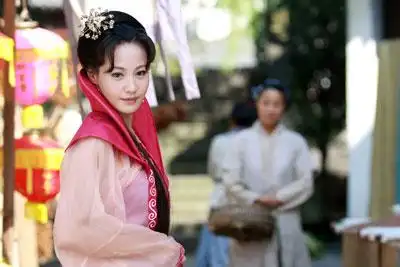 杨雪09年佳作耀荧屏 华彩照人绮霞明