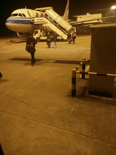 杭州萧山机场晚上下飞机拍了一张.