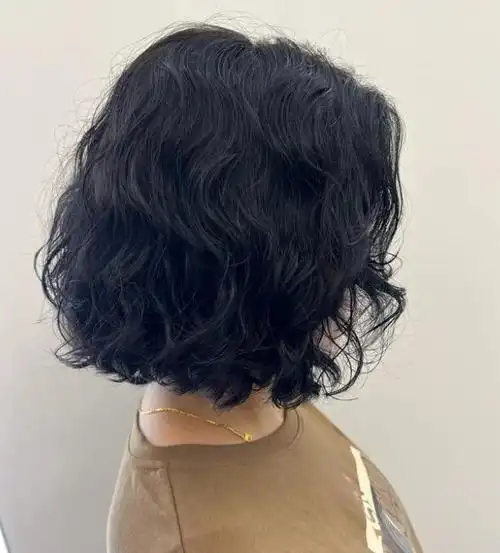 甜甜的中短蛋卷头 打造复古时髦女神范_女生烫发 - 美发站